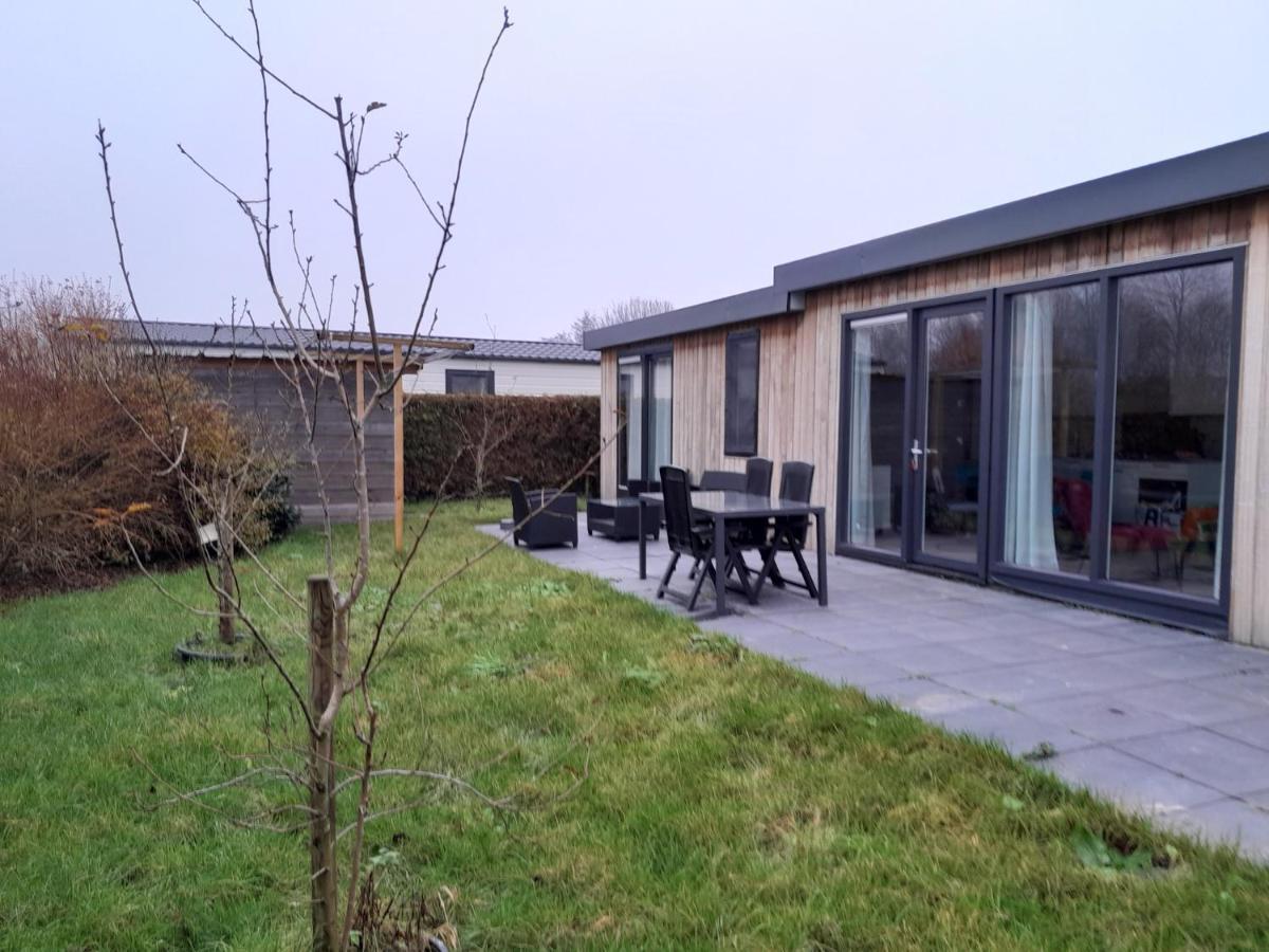 Luxe 5 Persoons Bungalow Op Rustig Vakantiepark Nabij Leeuwarden Dronrijp Bagian luar foto