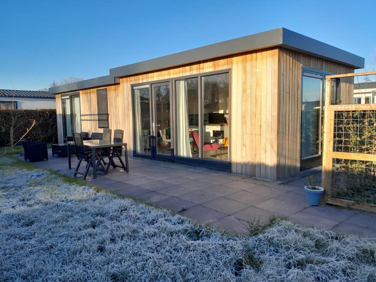 Luxe 5 Persoons Bungalow Op Rustig Vakantiepark Nabij Leeuwarden Dronrijp Bagian luar foto