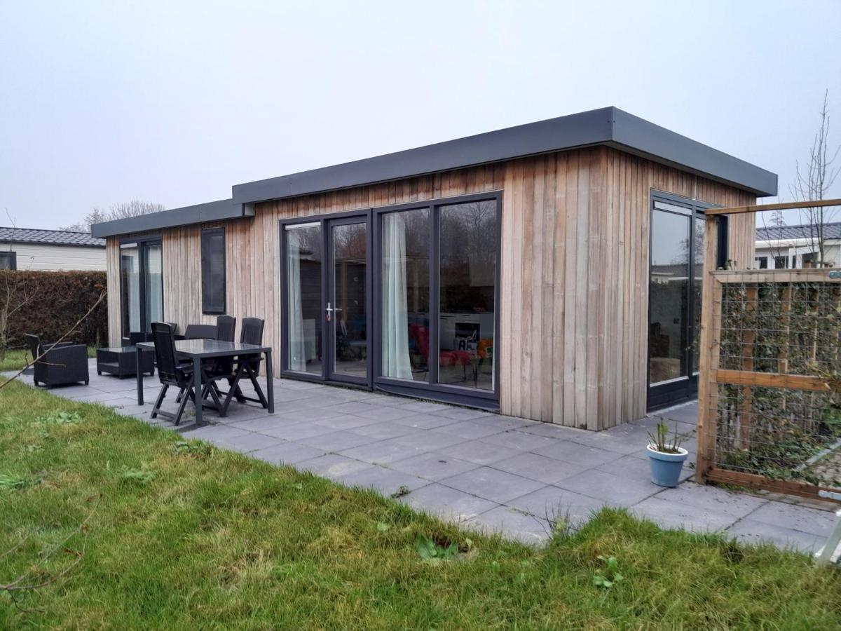 Luxe 5 Persoons Bungalow Op Rustig Vakantiepark Nabij Leeuwarden Dronrijp Bagian luar foto