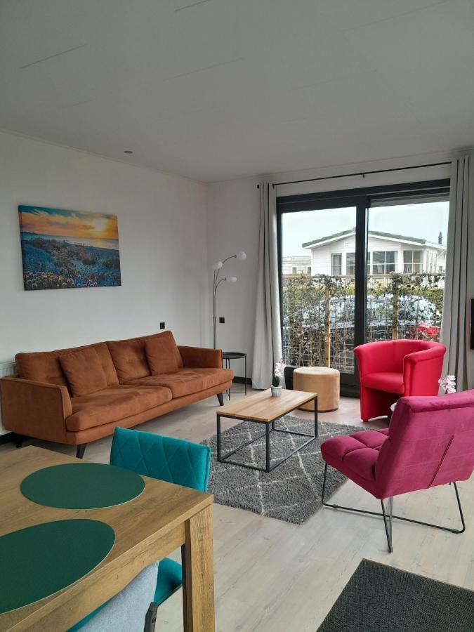 Luxe 5 Persoons Bungalow Op Rustig Vakantiepark Nabij Leeuwarden Dronrijp Bagian luar foto