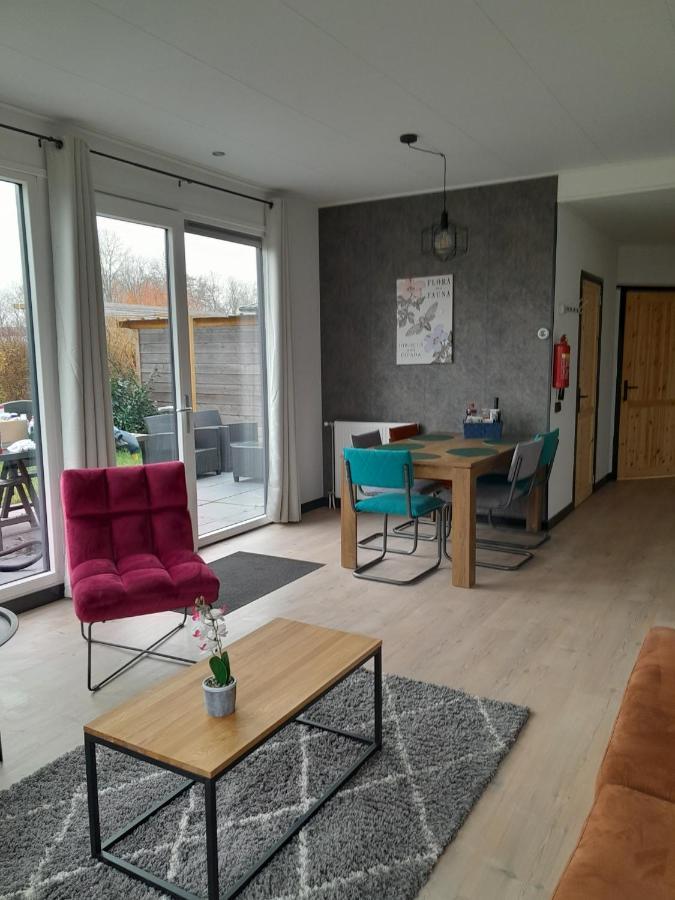 Luxe 5 Persoons Bungalow Op Rustig Vakantiepark Nabij Leeuwarden Dronrijp Bagian luar foto