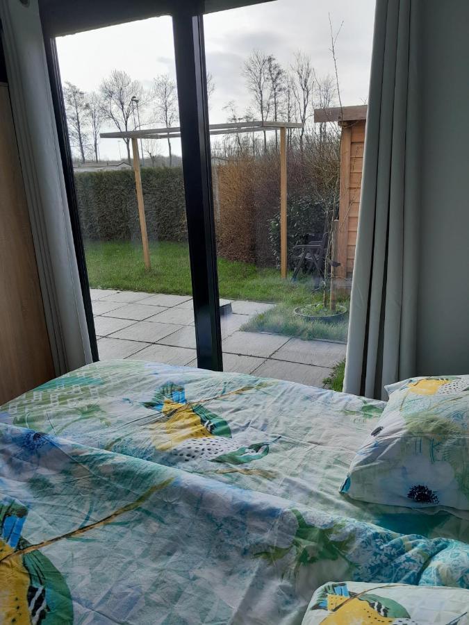 Luxe 5 Persoons Bungalow Op Rustig Vakantiepark Nabij Leeuwarden Dronrijp Bagian luar foto