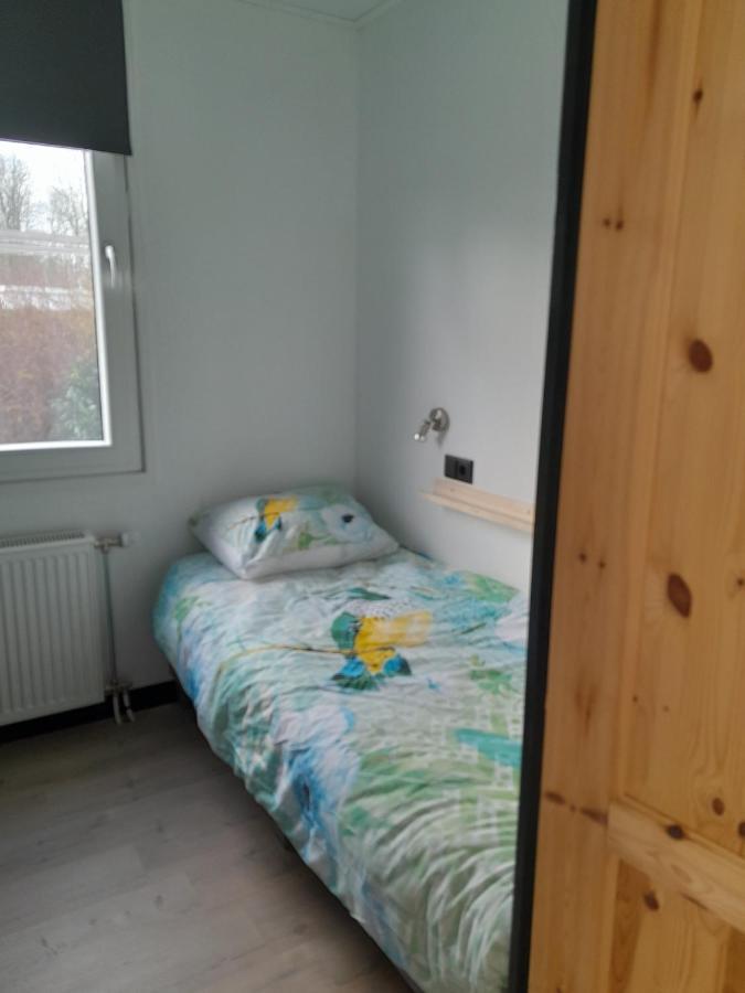 Luxe 5 Persoons Bungalow Op Rustig Vakantiepark Nabij Leeuwarden Dronrijp Bagian luar foto