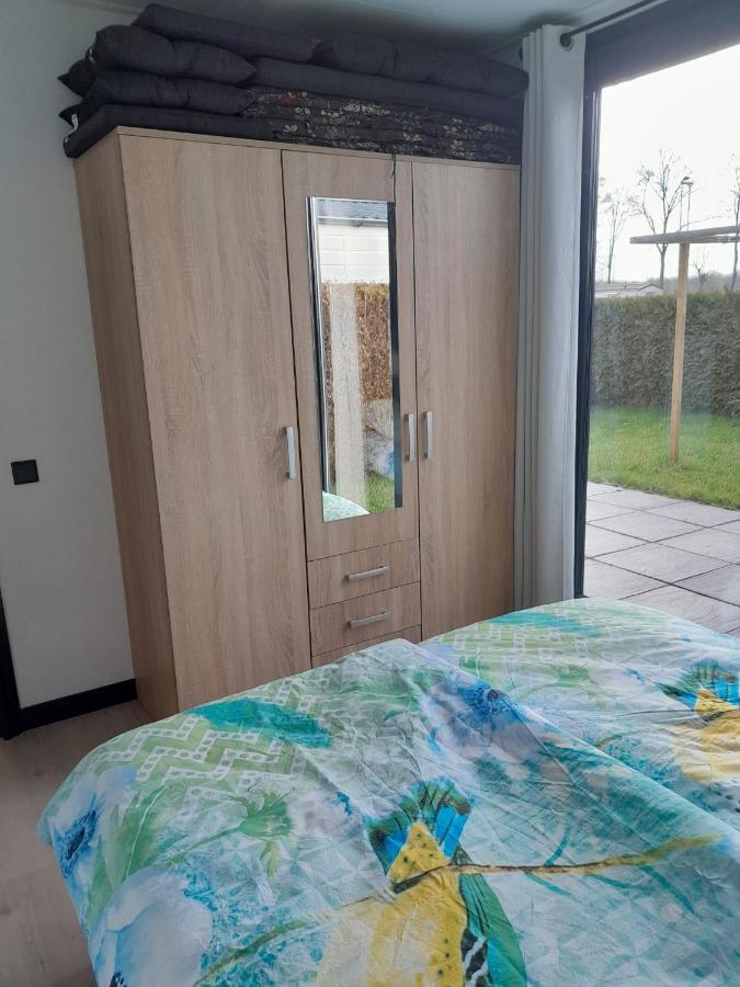 Luxe 5 Persoons Bungalow Op Rustig Vakantiepark Nabij Leeuwarden Dronrijp Bagian luar foto